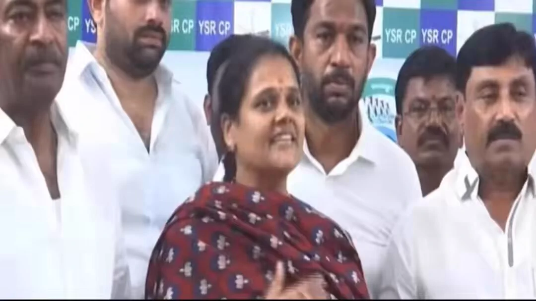 కడపలో వైసీపీ మేయర్ అభ్యర్థి బండి దీప్తి ఇంటిపై అర్ధరాత్రి దాడి