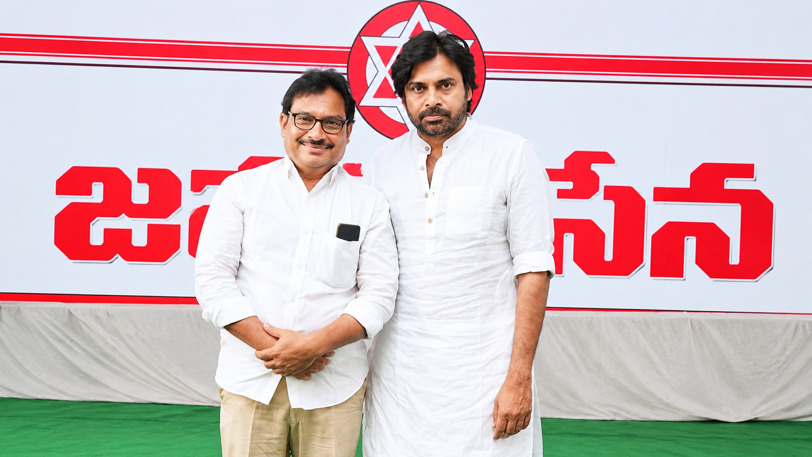 మున్సిపల్ ఎన్నికల్లో జనసేన నామినేషన్లపై నలిశెట్టి శ్రీధర్ కమిషనర్‌తో వాదన