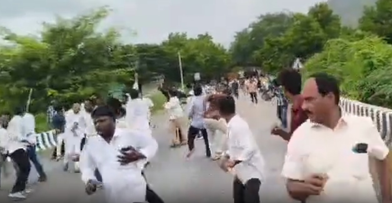నామినేషన్ల వేళ నందలూరులో కాల్పుల కలకలం.. 2 కార్లు, 2 బైకులకు నిప్పు