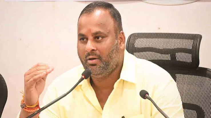 స్థానిక ఎన్నికల్లో మంత్రి కుటుంబం సందడి.. తల్లి, భార్య, తమ్ముడు నామినేషన్లు